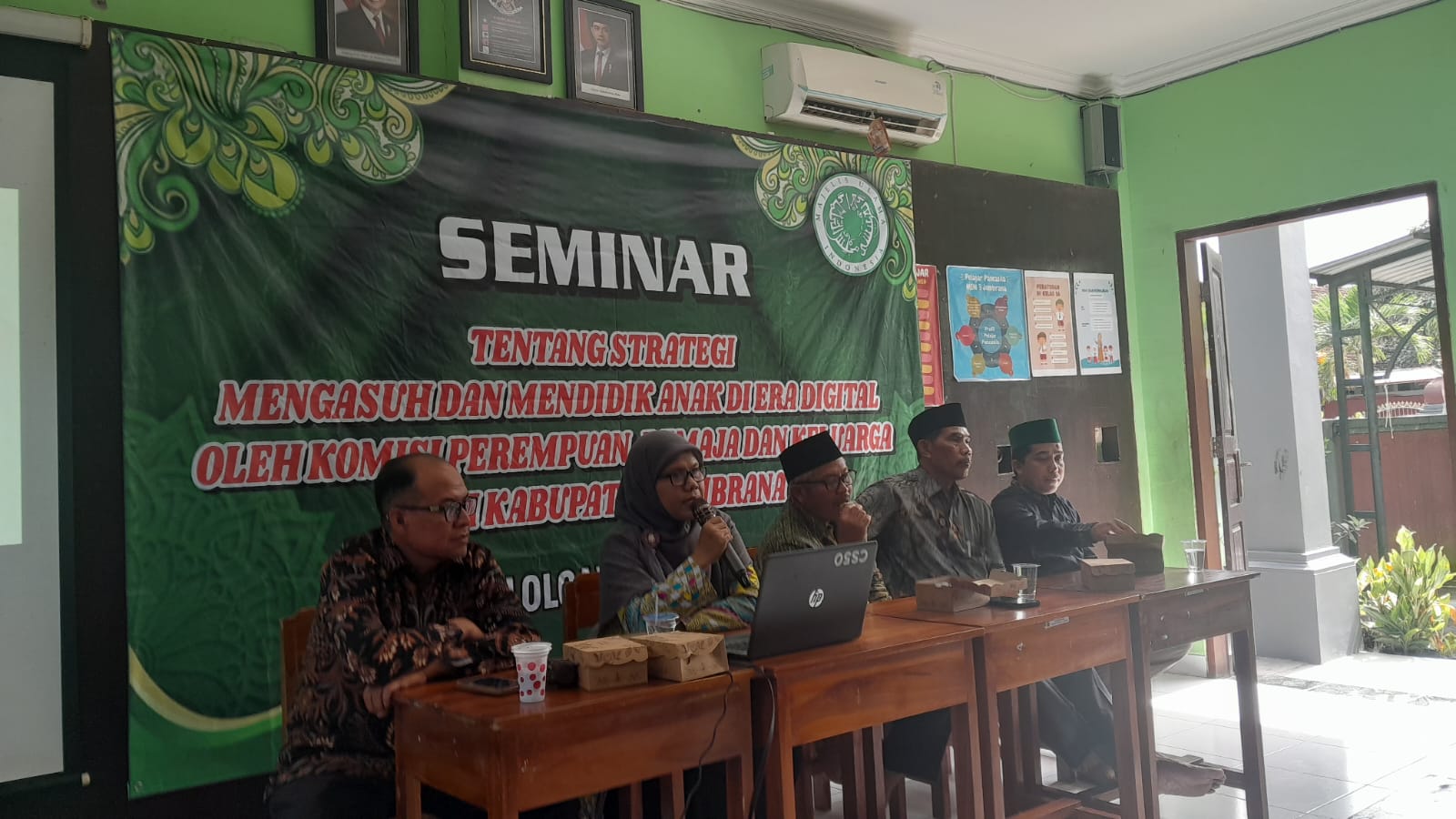 Seminar Strategi Mengasuh dan Mendidik Anak di Era Digital oleh MUI Jembrana